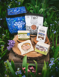 Organic cheese packages with crackers